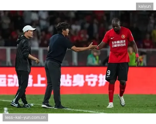 徐正源变阵三中卫体系激活辽宁铁人，球队三连胜后排名跃升至联赛第六。